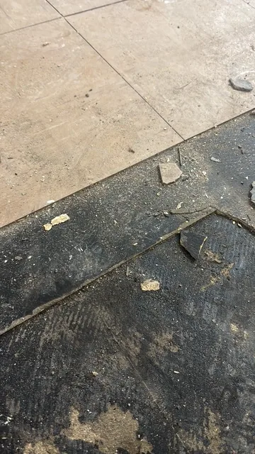 Black bitumen mastic floor removal in a E9 flat